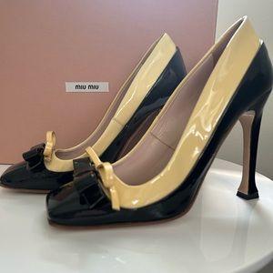 Miu miu 4’ patent leather shoes, double bow two toned black and ivory